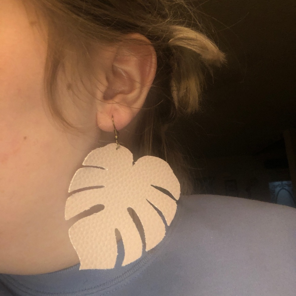 Leather earring! 💕 - Picture 7 of 8